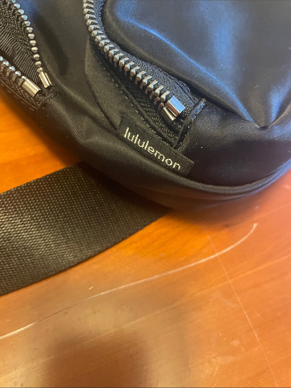 lululemon athletica Everywhere Sling Bag Small 2L - Picture 8 of 10